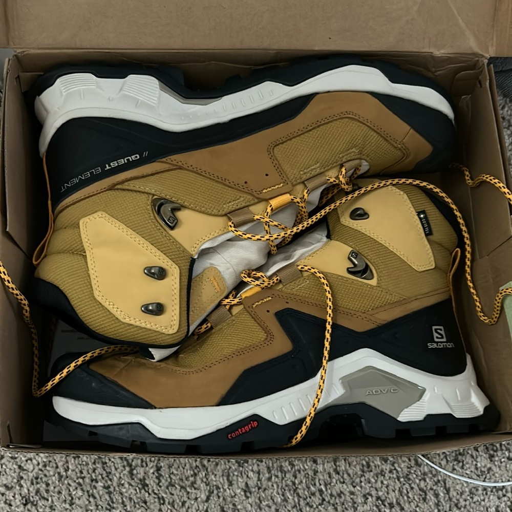 *Brand NEW* Salomon Quest Element hiking boots. Size 12